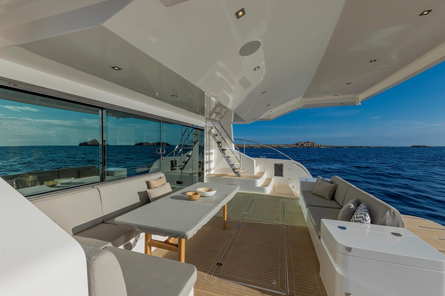 Crewed Power Catamaran SILENT DREAM photo 8