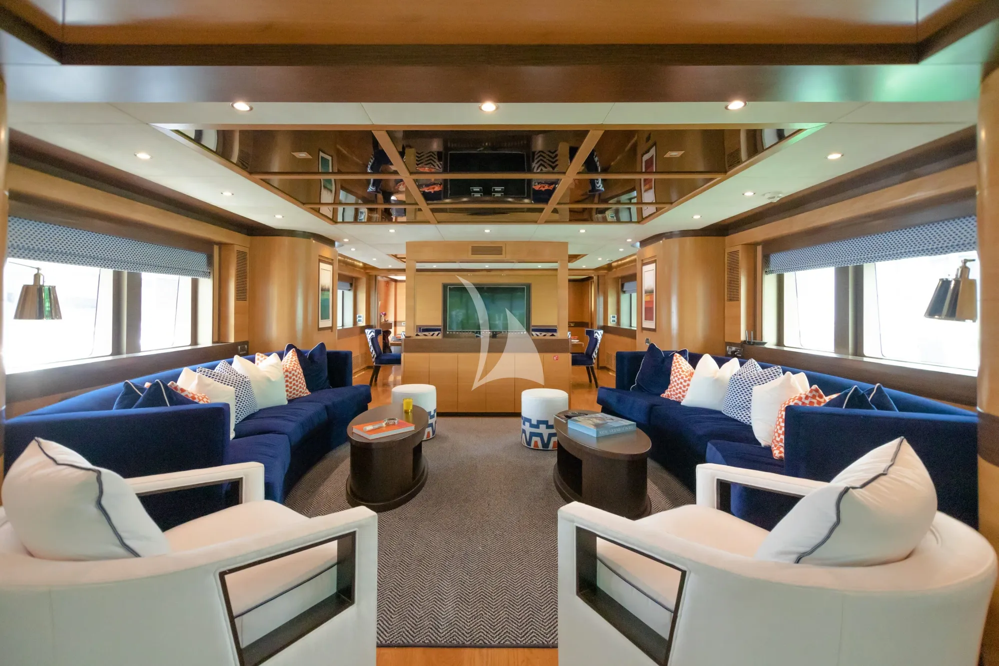 Luxury Crewed Motor Yacht SILENT WORLD photo 8