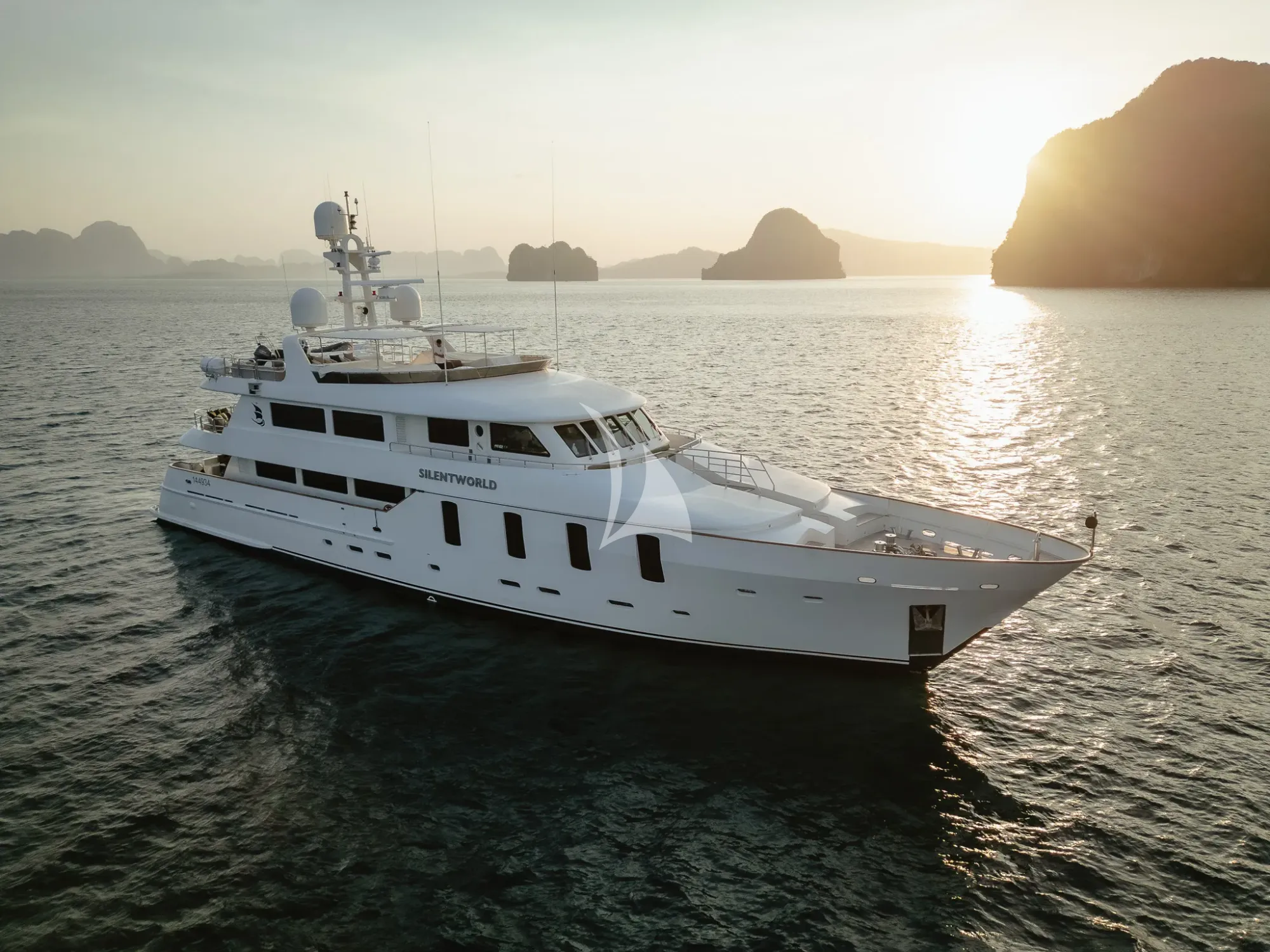 Luxury Crewed Motor Yacht SILENTWORLD photo 3