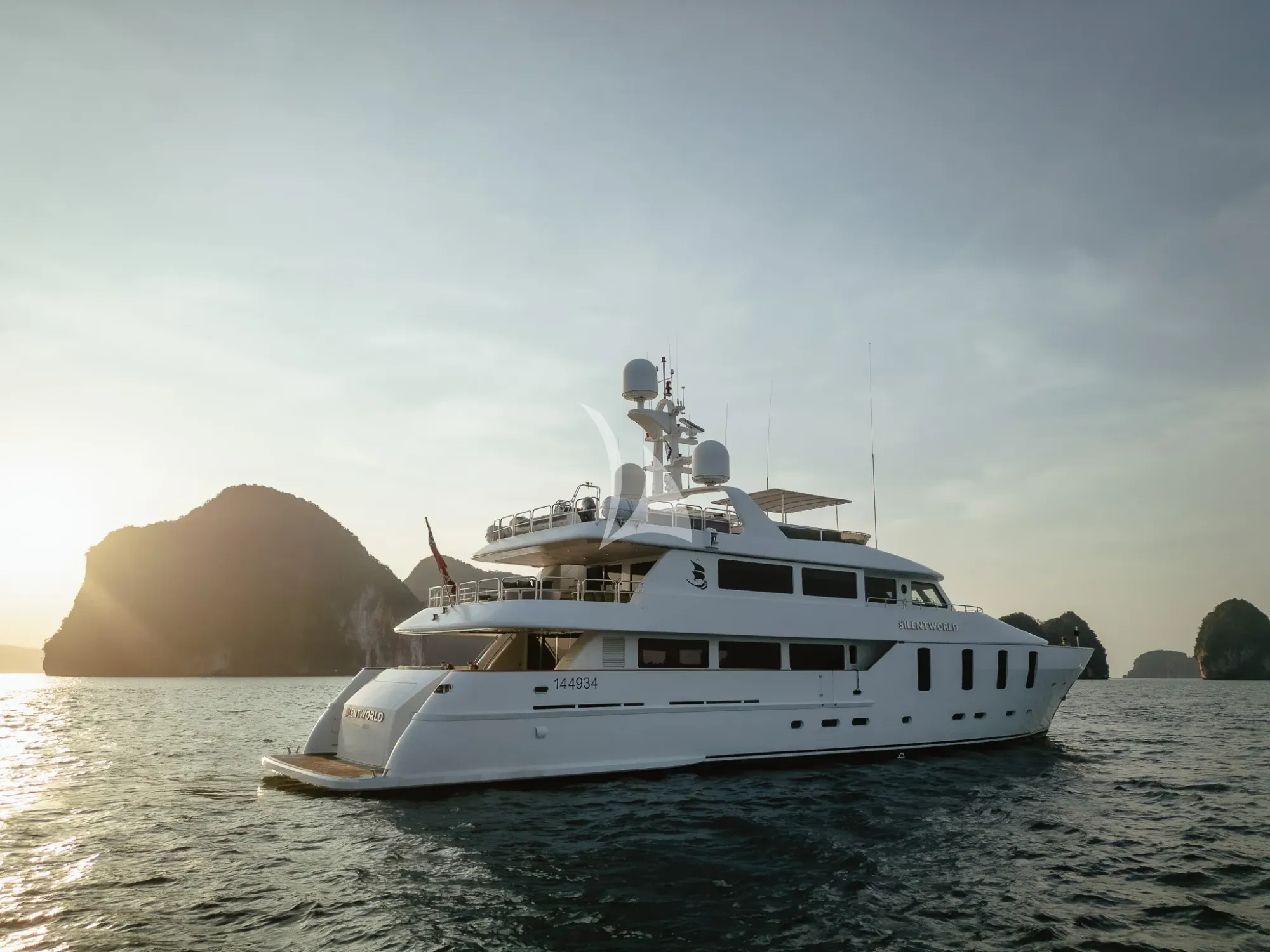 Luxury Crewed Motor Yacht SILENTWORLD photo 4