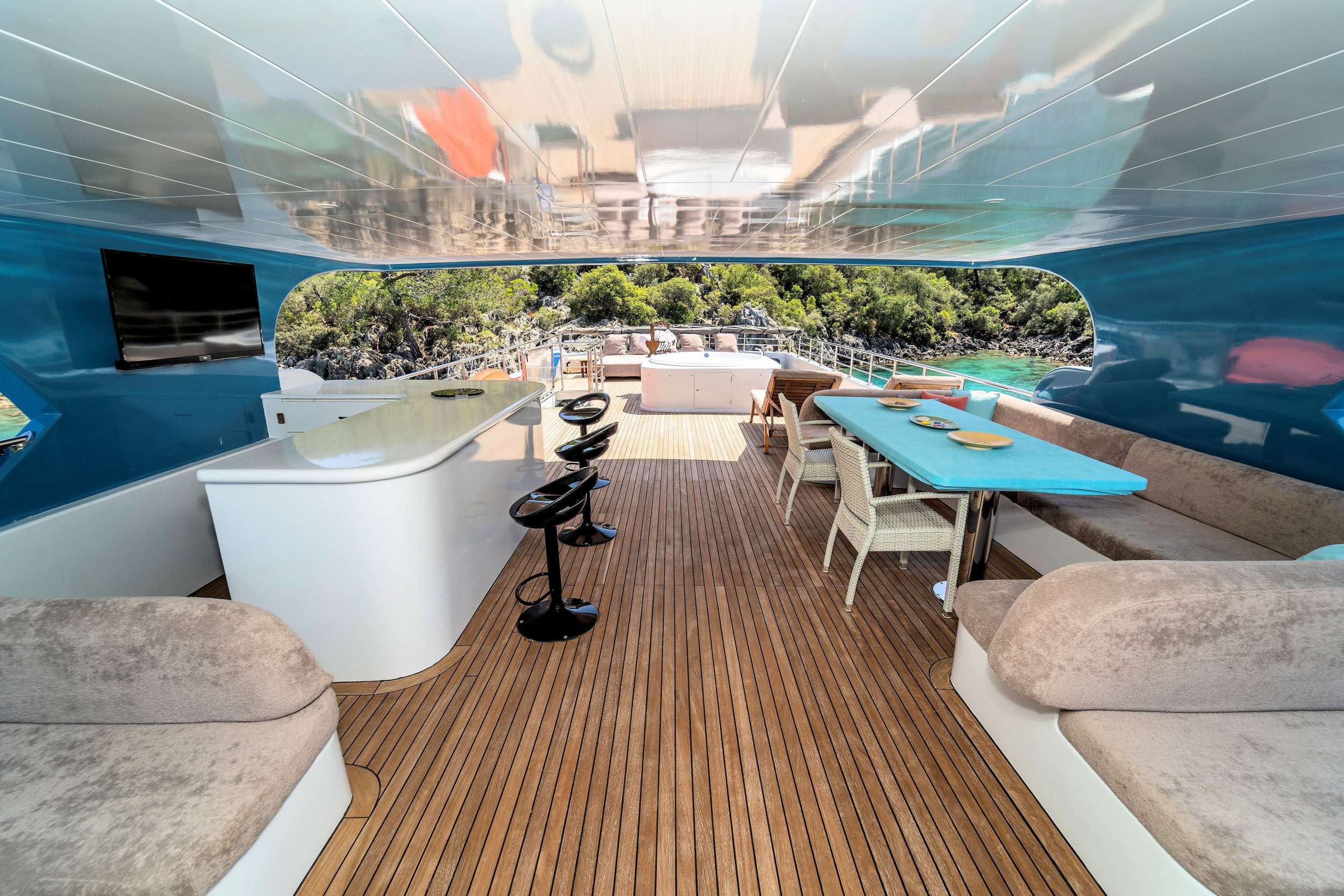Luxury Crewed Motor Yacht SIMAY S photo 5
