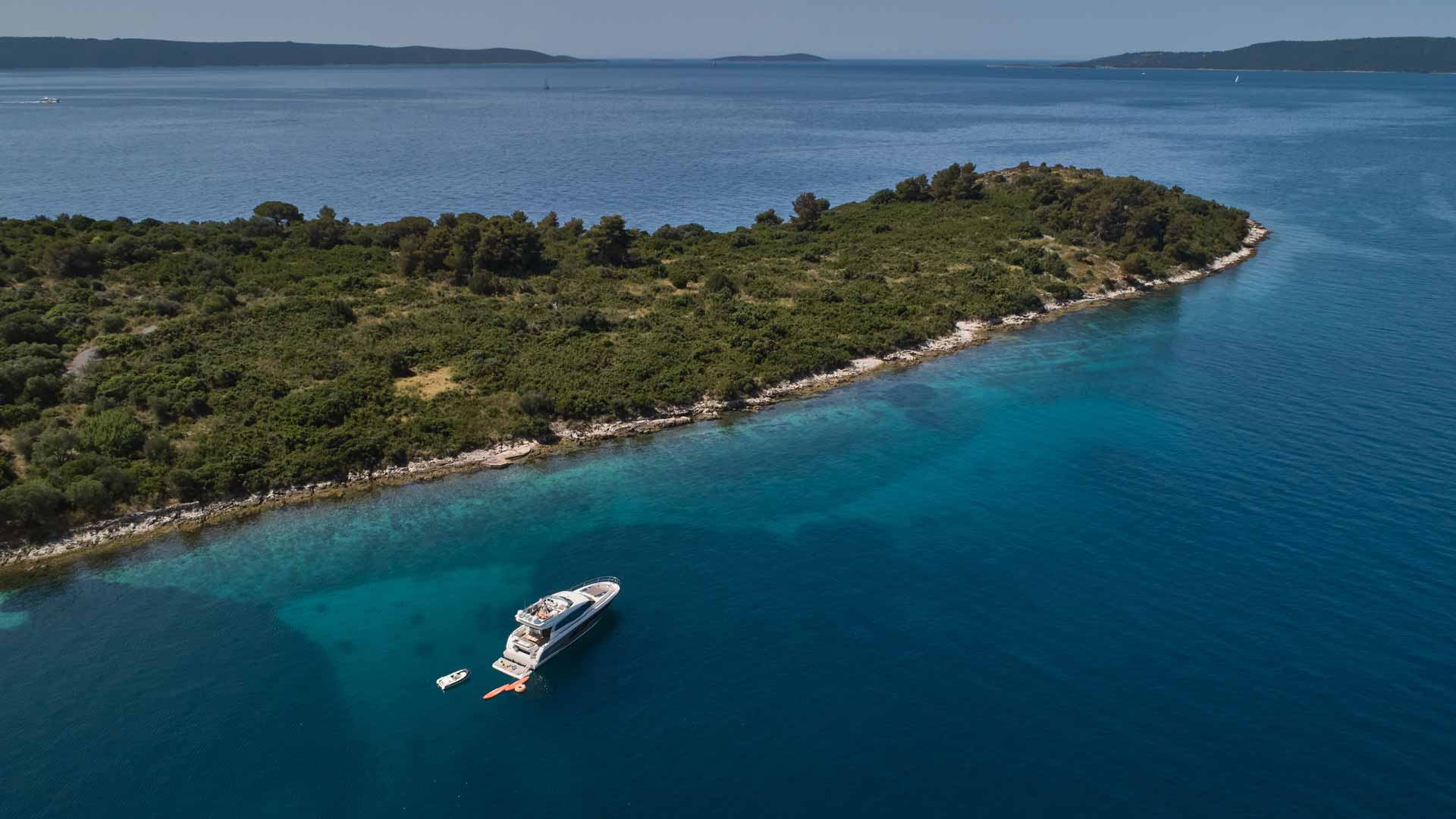 Luxury Crewed Motor Yacht SIMULL photo 8