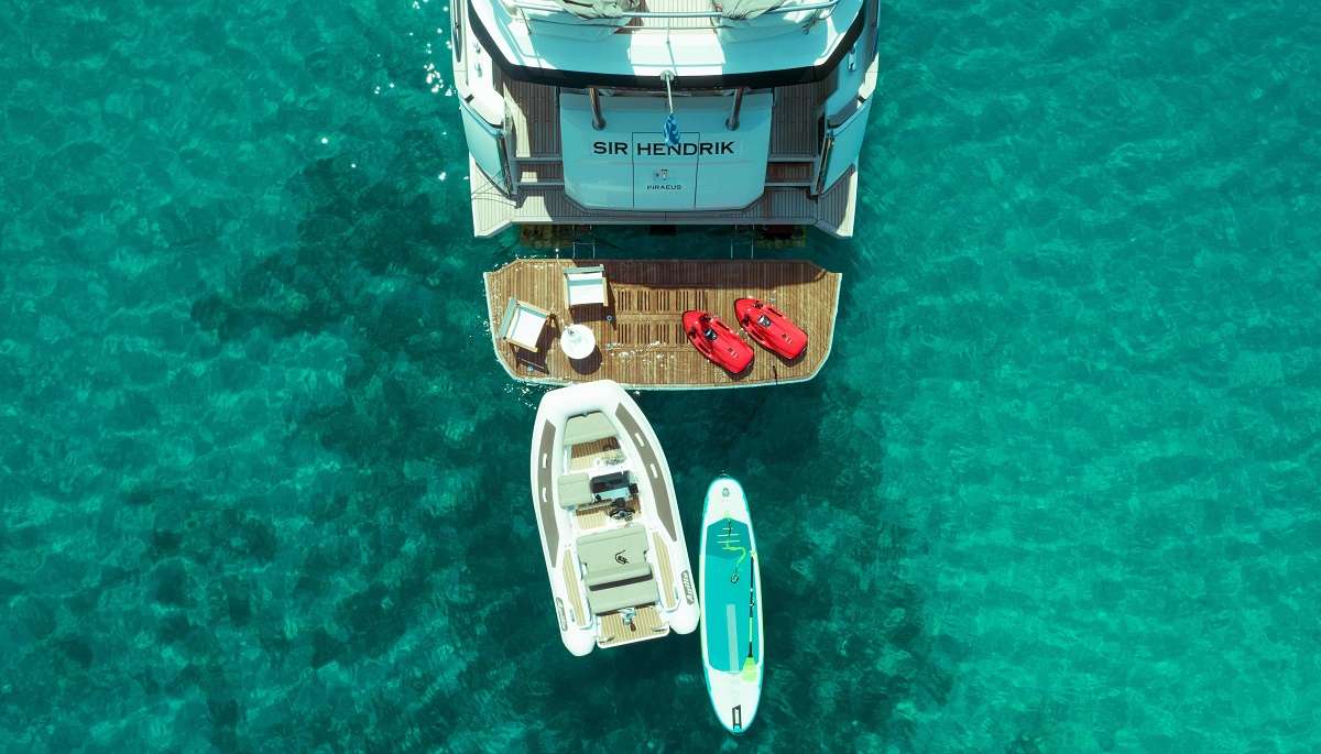 Crewed Motor Yacht SIR HENDRIK photo 5