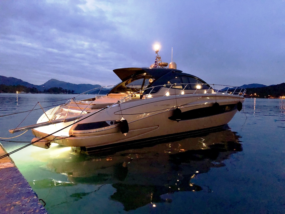 Luxury Crewed Motor Yacht SKY photo 4