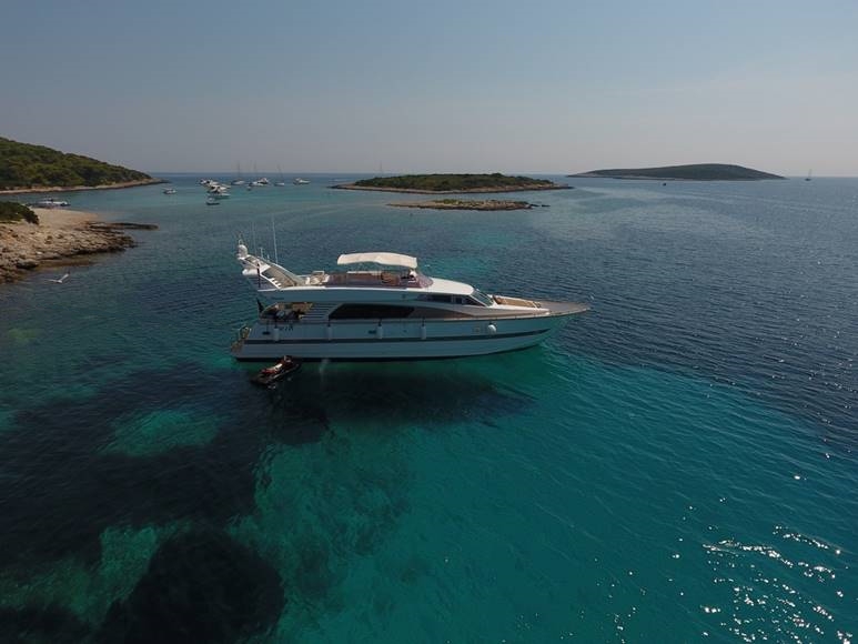 Luxury Crewed Motor Yacht SKYFALL ELEGANCE photo 3