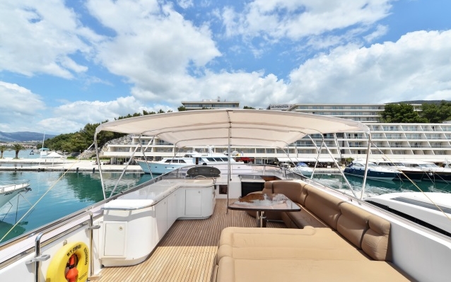 Luxury Crewed Motor Yacht SKYFALL ELEGANCE photo 5