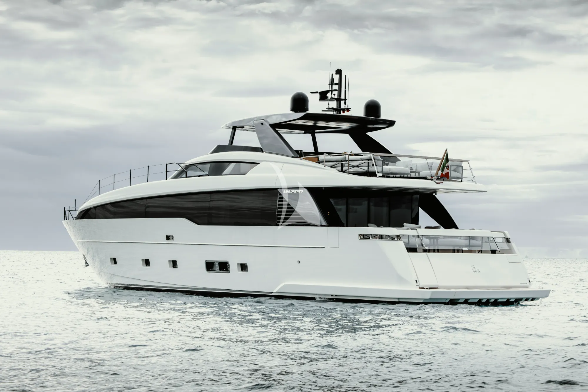 Luxury Crewed Motor Yacht SL 86A photo 4