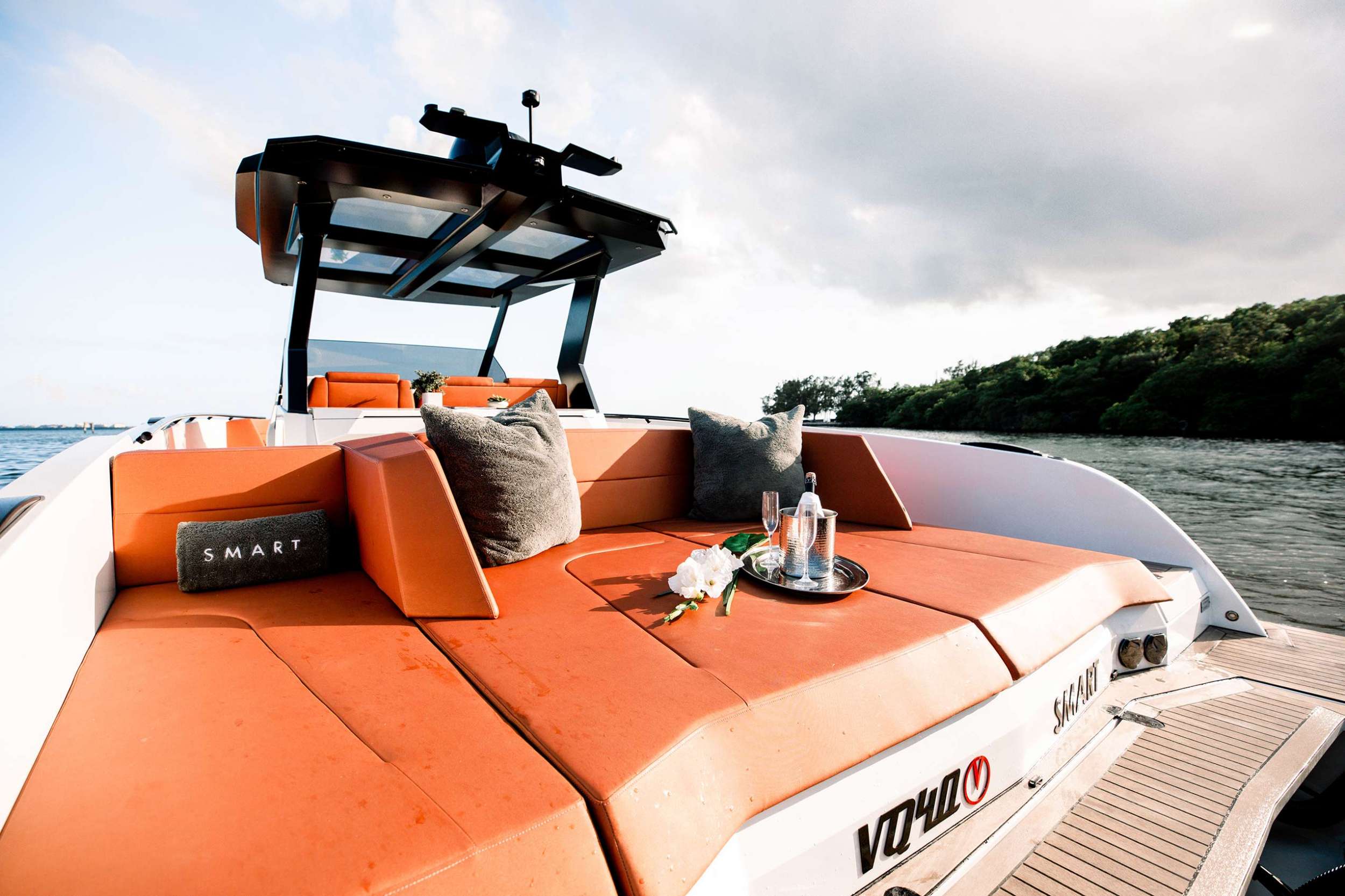 Luxury Crewed Motor Yacht SMART photo 6