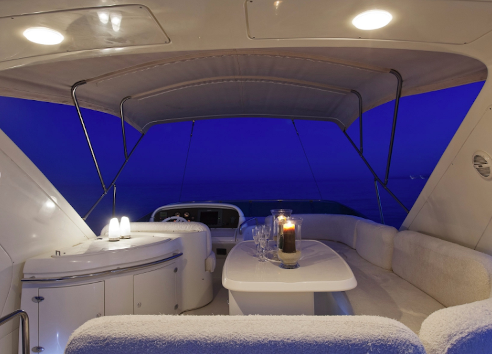 Crewed Motor Yacht SO CHIC photo 4