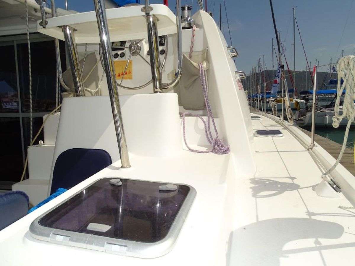 Crewed Catamaran SOL SEEKER photo 7