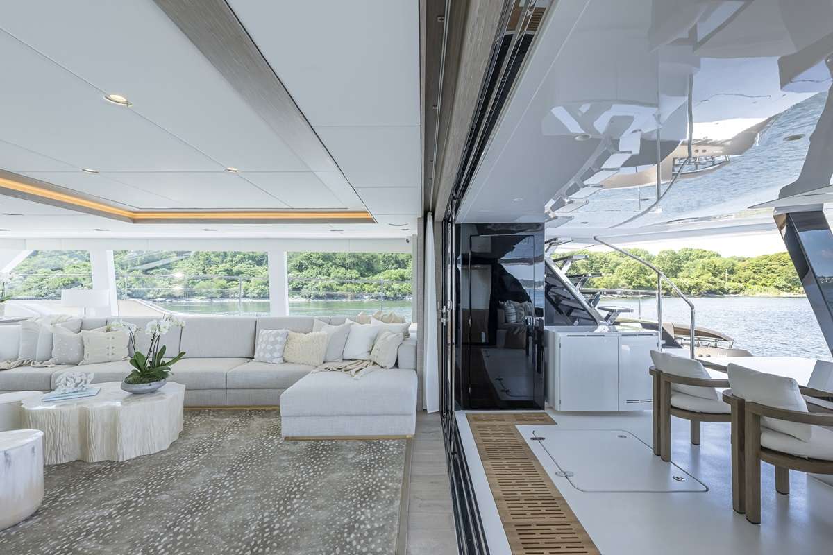 Crewed Power Catamaran SOL photo 8