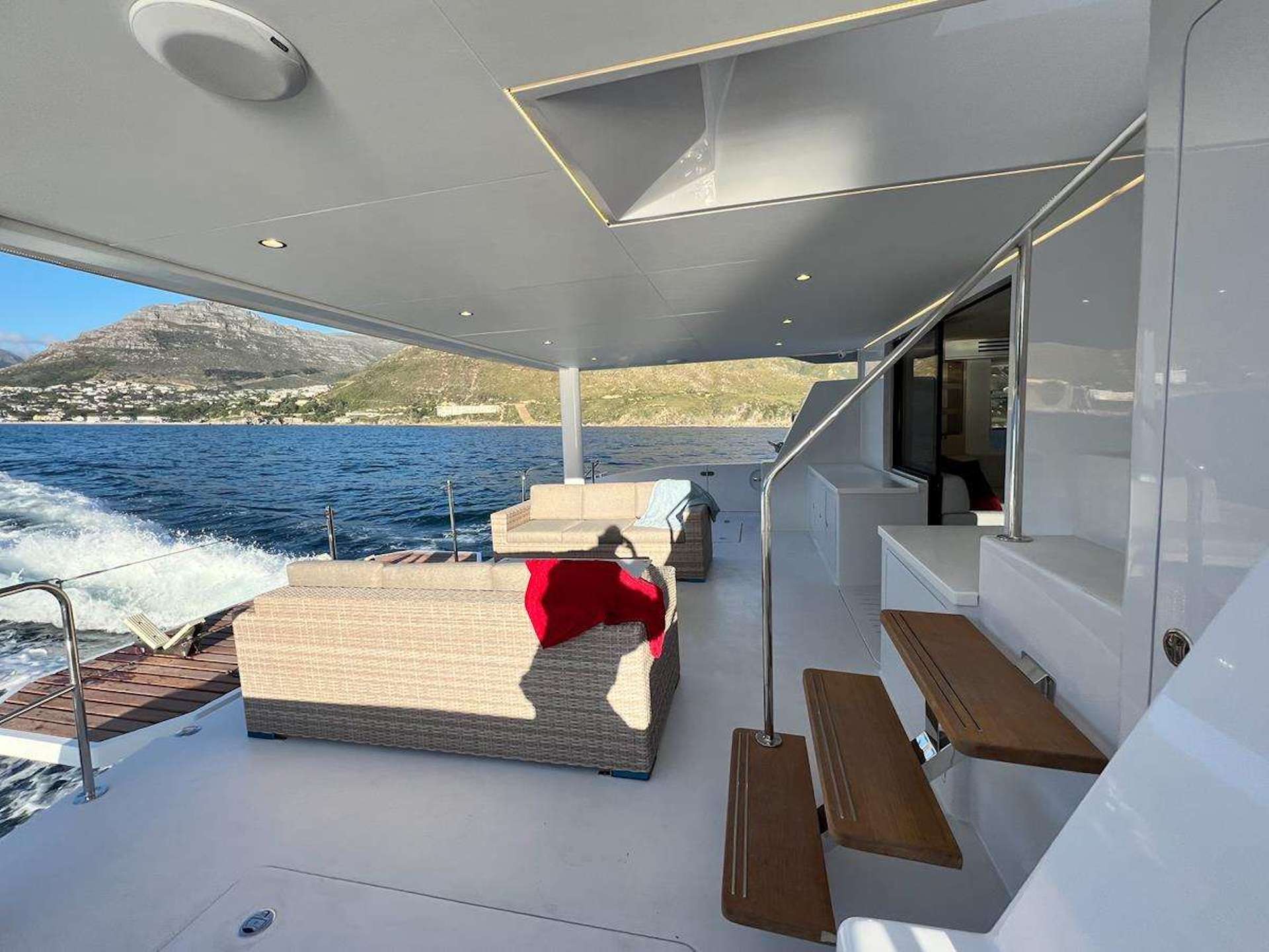 Crewed Power Catamaran SOLAIRE photo 7