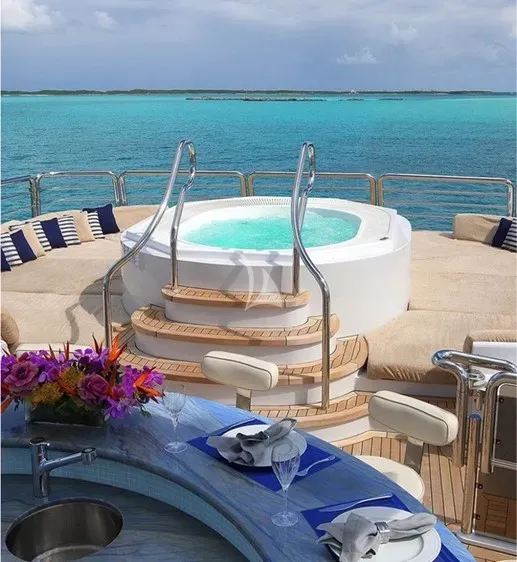 Luxury Crewed Motor Yacht SOLUS photo 4