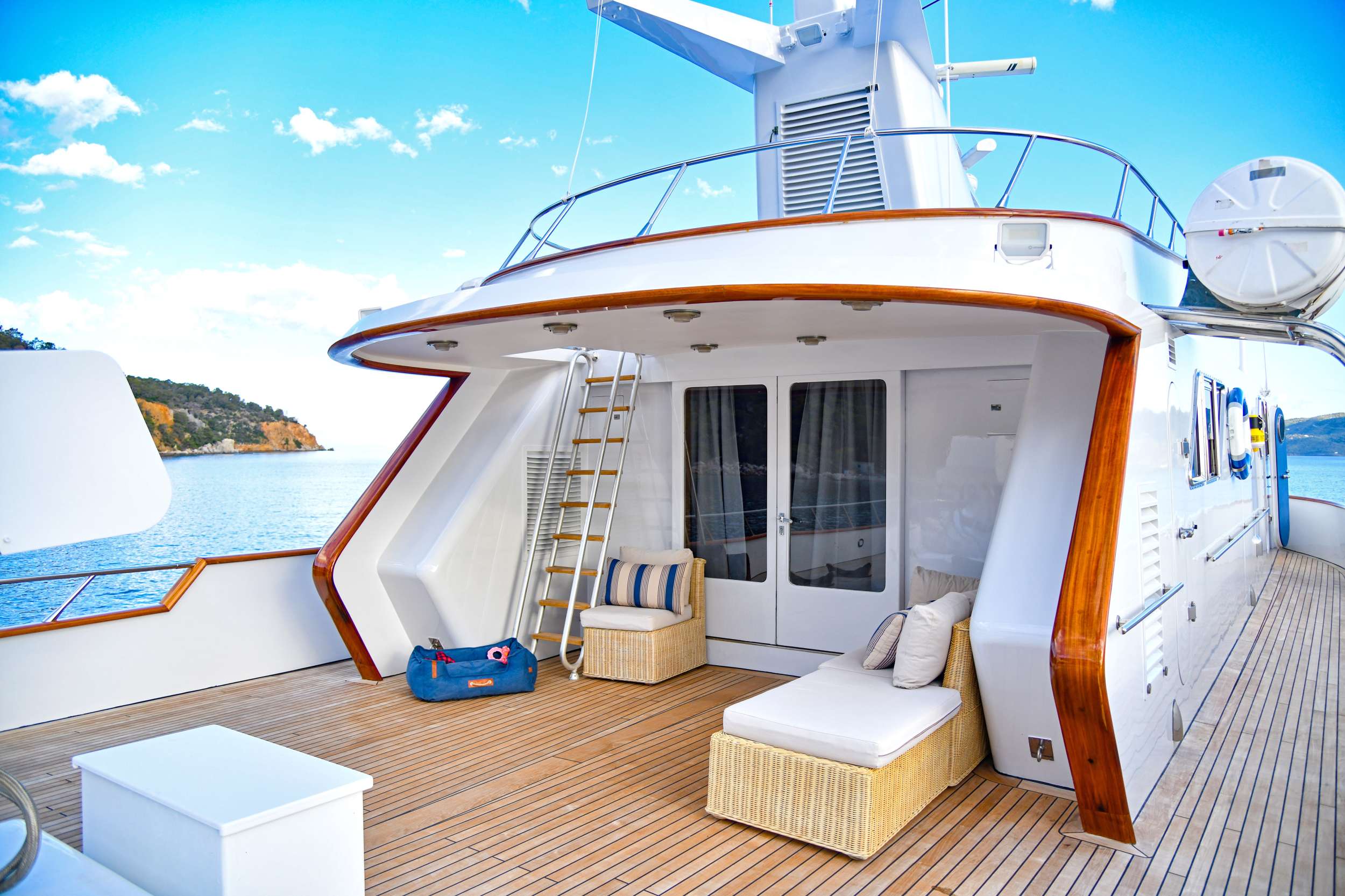 Luxury Crewed Motor Yacht SOMETHING COOL photo 4