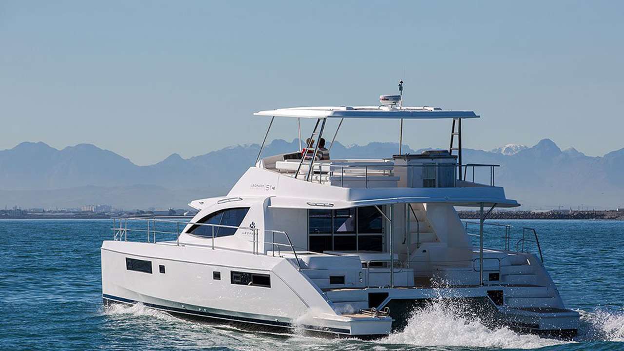 Luxury Crewed Catamaran SOMEWHERE HOT photo 4