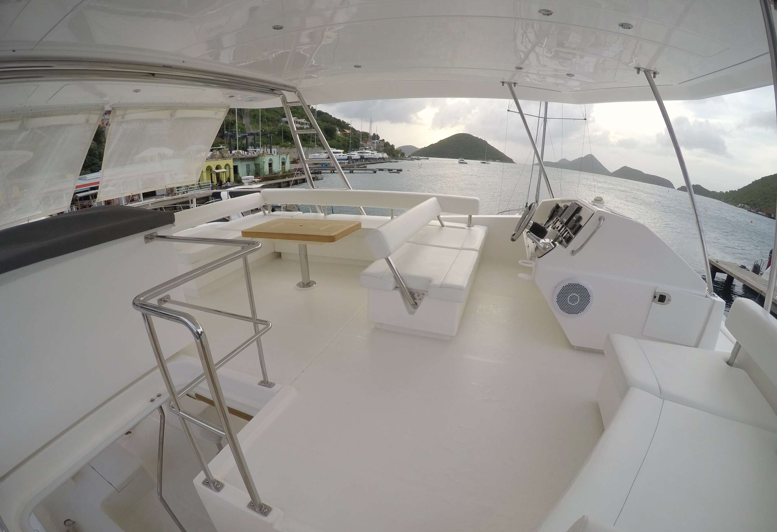 Luxury Crewed Catamaran SOMEWHERE HOT photo 7
