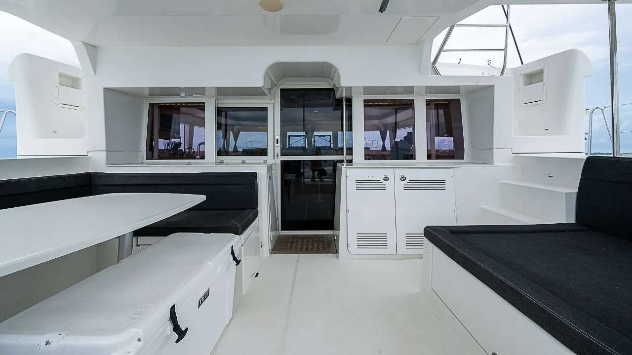 Luxury Crewed Catamaran SOMEWHERE photo 5
