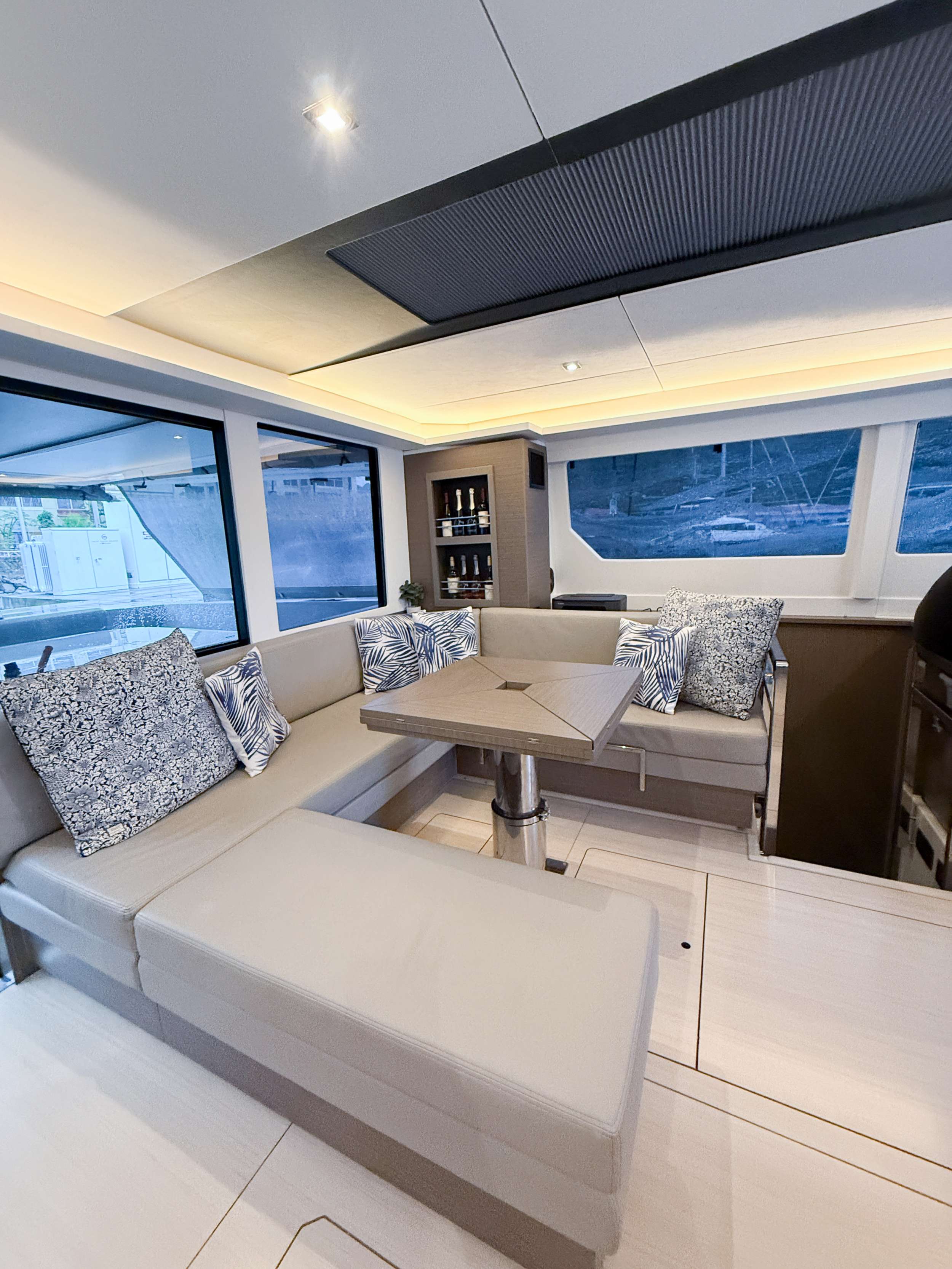 Crewed Catamaran SOMMER photo 5