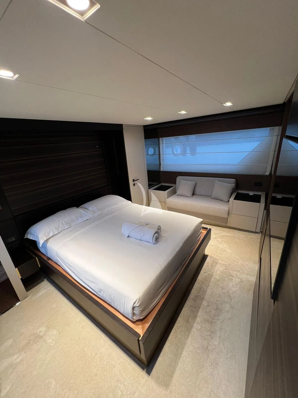 Luxury Crewed Motor Yacht SONIC photo 8