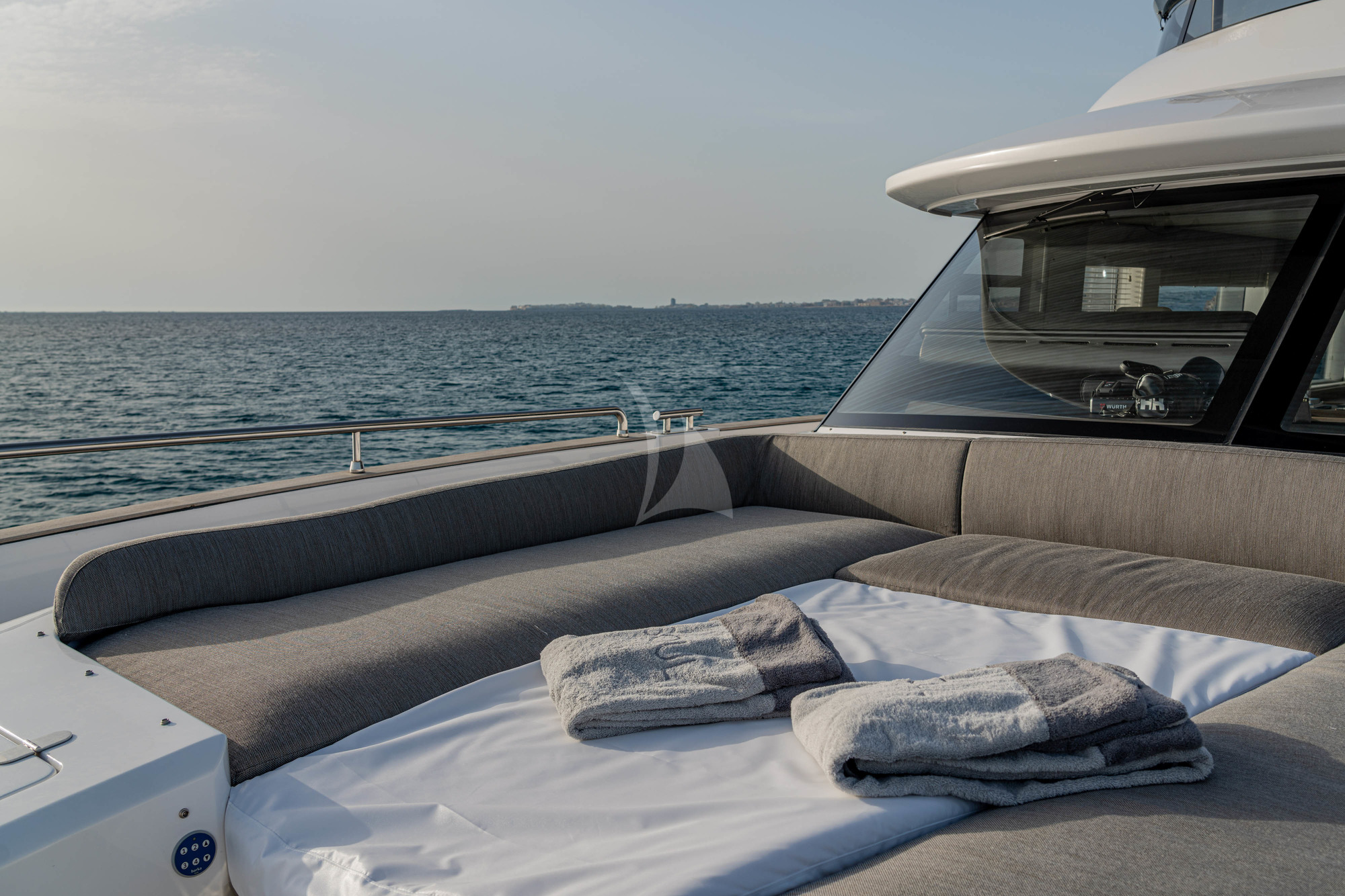 Luxury Crewed Motor Yacht SOUL photo 8