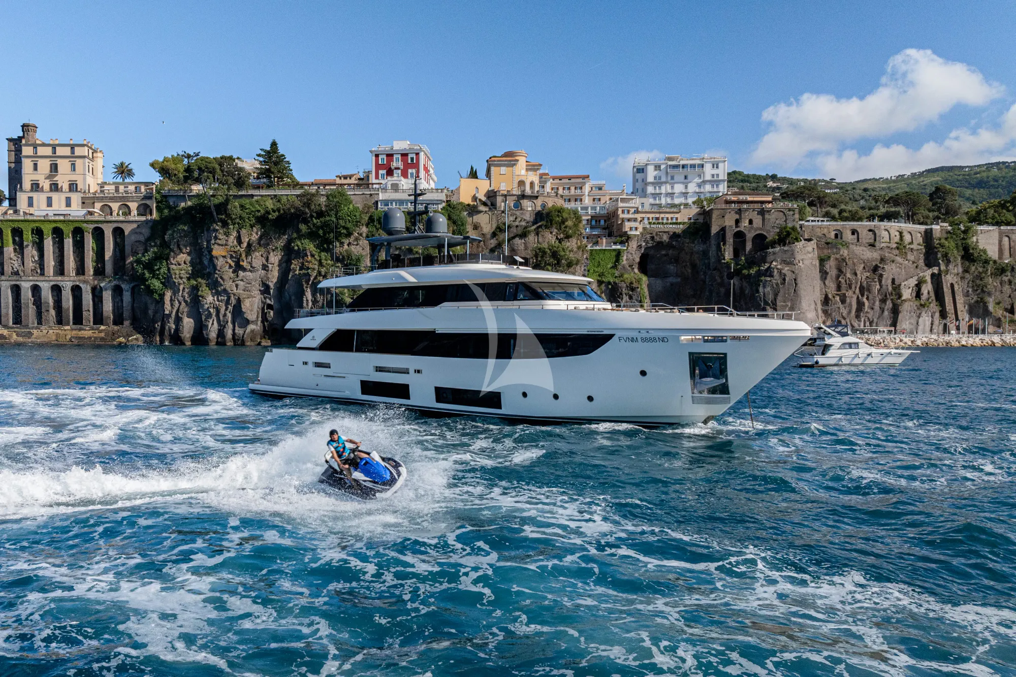 Luxury Crewed Motor Yacht SOUTH photo 4
