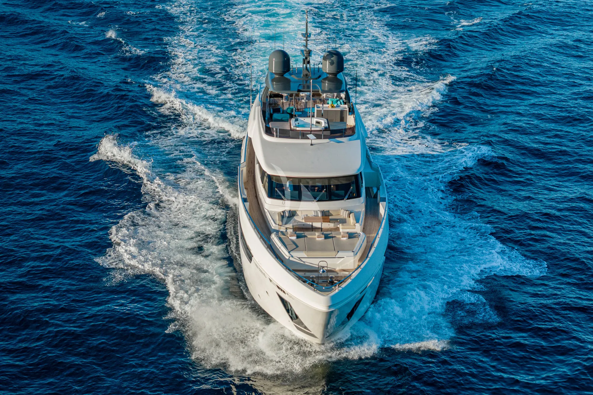 Luxury Crewed Motor Yacht SOUTH photo 6