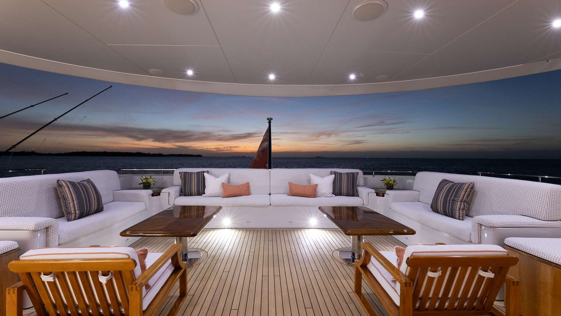 Luxury Crewed Motor Yacht SOUTH photo 3