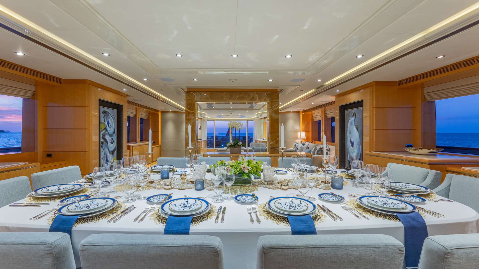 Luxury Crewed Motor Yacht SOUTH photo 6