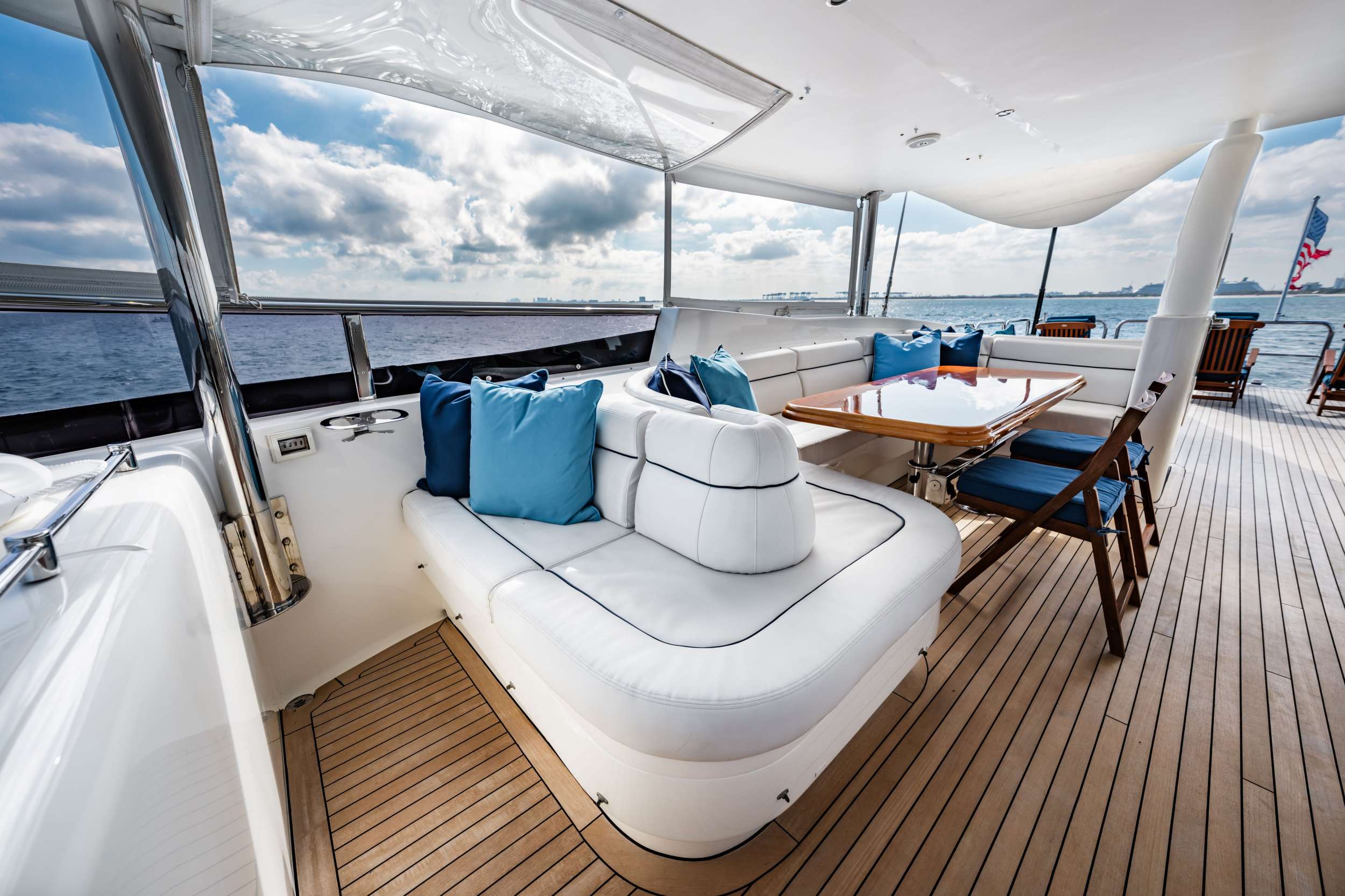 Luxury Crewed Motor Yacht SOUTHERN BELLE photo 4