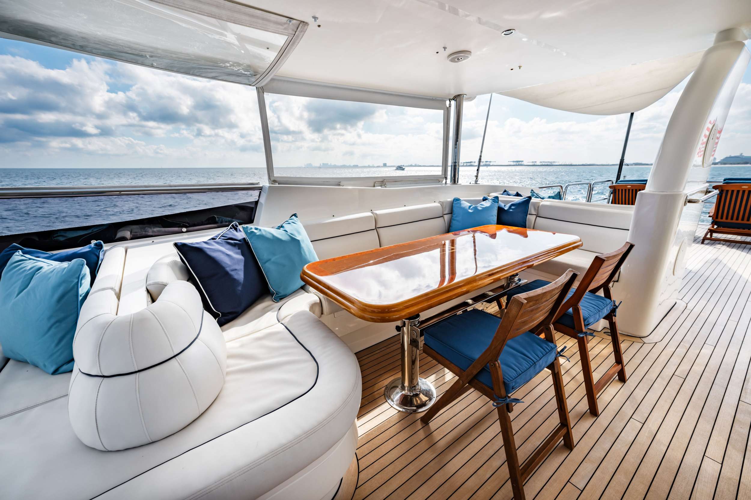 Luxury Crewed Motor Yacht SOUTHERN BELLE photo 5