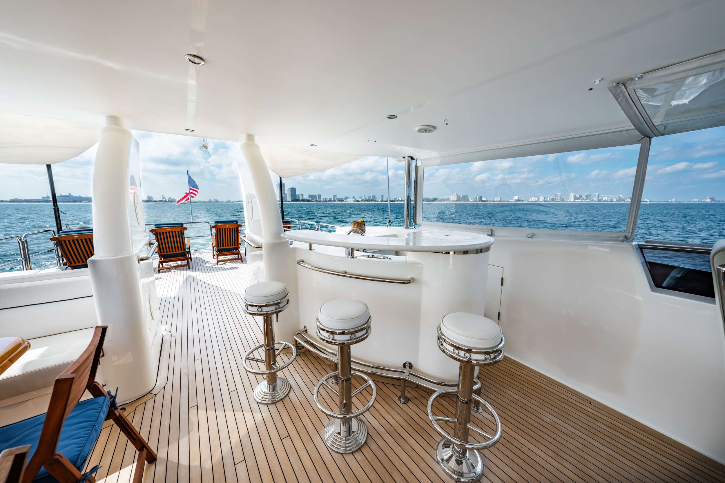 Luxury Crewed Motor Yacht SOUTHERN BELLE photo 6