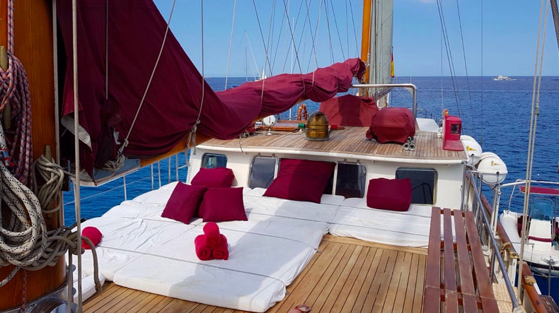 Crewed Sailing Yacht SOUTHERN CROSS photo 4