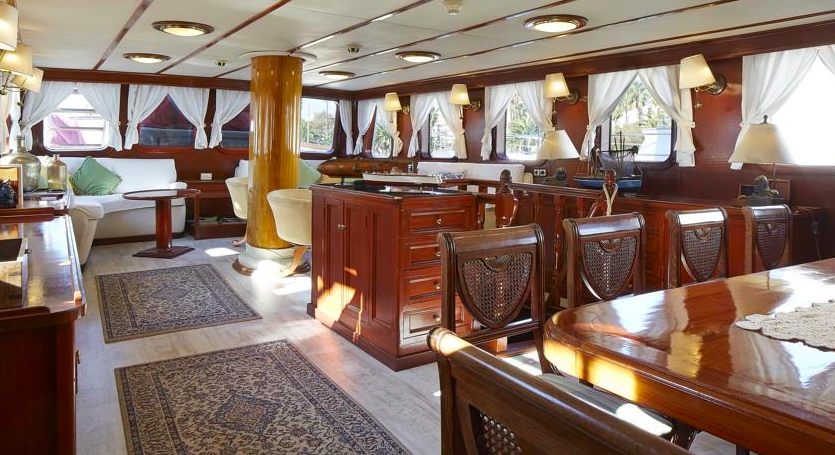 Crewed Sailing Yacht SOUTHERN CROSS photo 5