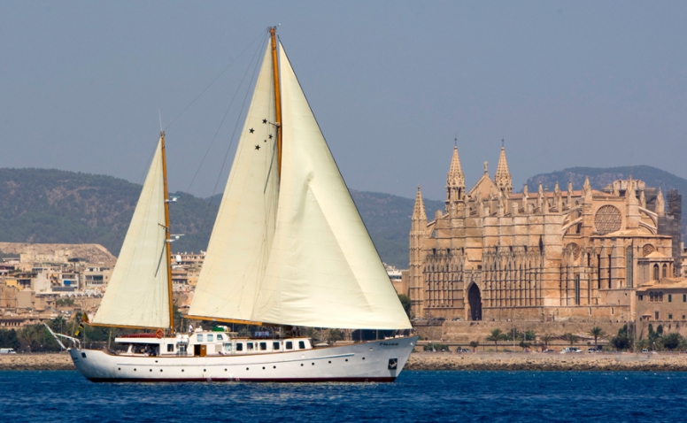 Crewed Sailing Yacht SOUTHERN CROSS photo 6