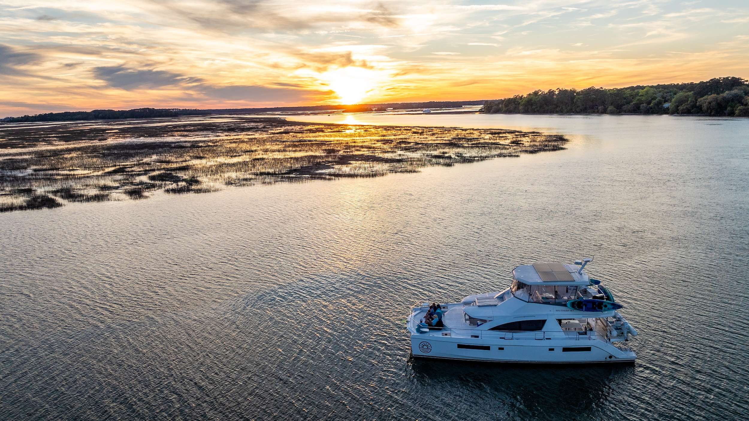 Crewed Power Catamaran SOUTHERN SKY photo 3