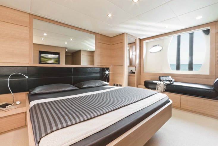 Luxury Crewed Motor Yacht SPLENDID V photo 3