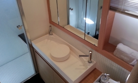 Luxury Crewed Motor Yacht SPLENDID V photo 5