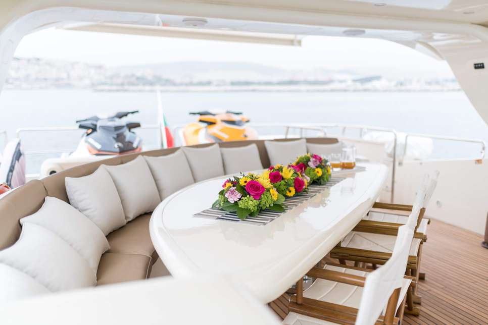 Luxury Crewed Motor Yacht STAR LINK photo 6