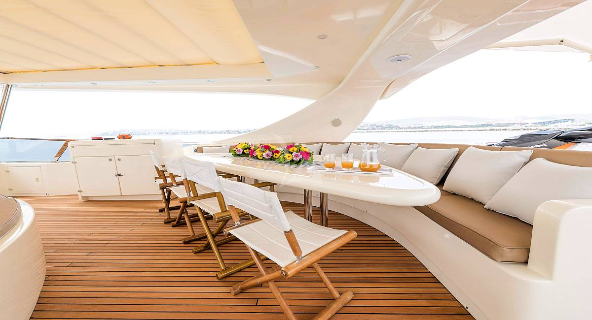 Luxury Crewed Motor Yacht STAR LINK photo 7