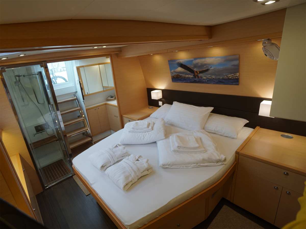 Crewed Catamaran STARLIGHT photo 5
