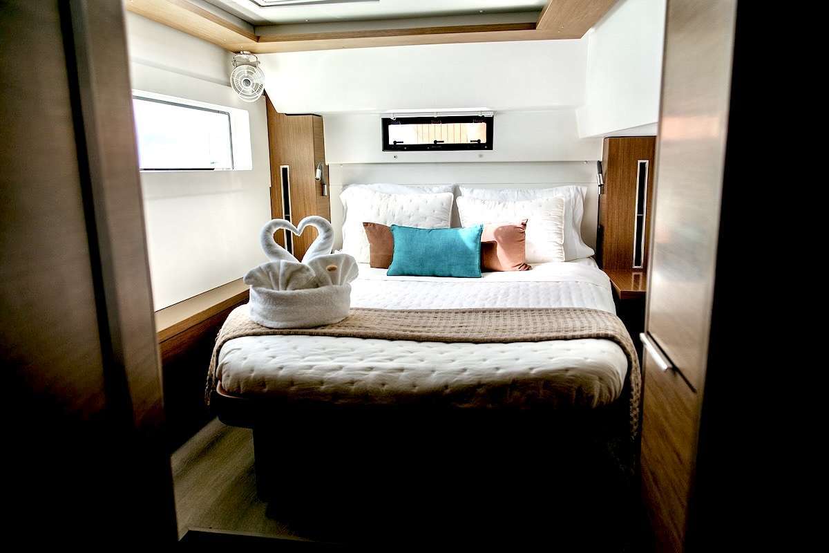 Crewed Catamaran STARRY NIGHT photo 8