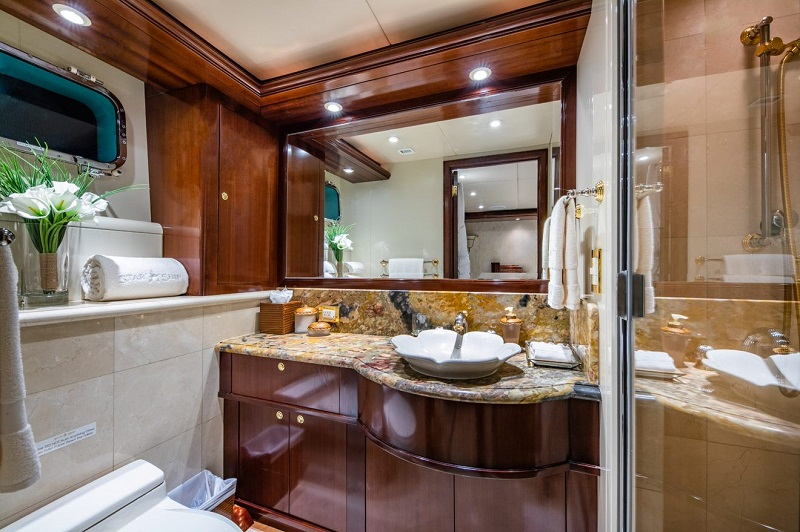 Luxury Crewed Motor Yacht STARSHIP photo 4