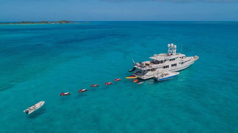 Luxury Crewed Motor Yacht STARSHIP photo 6