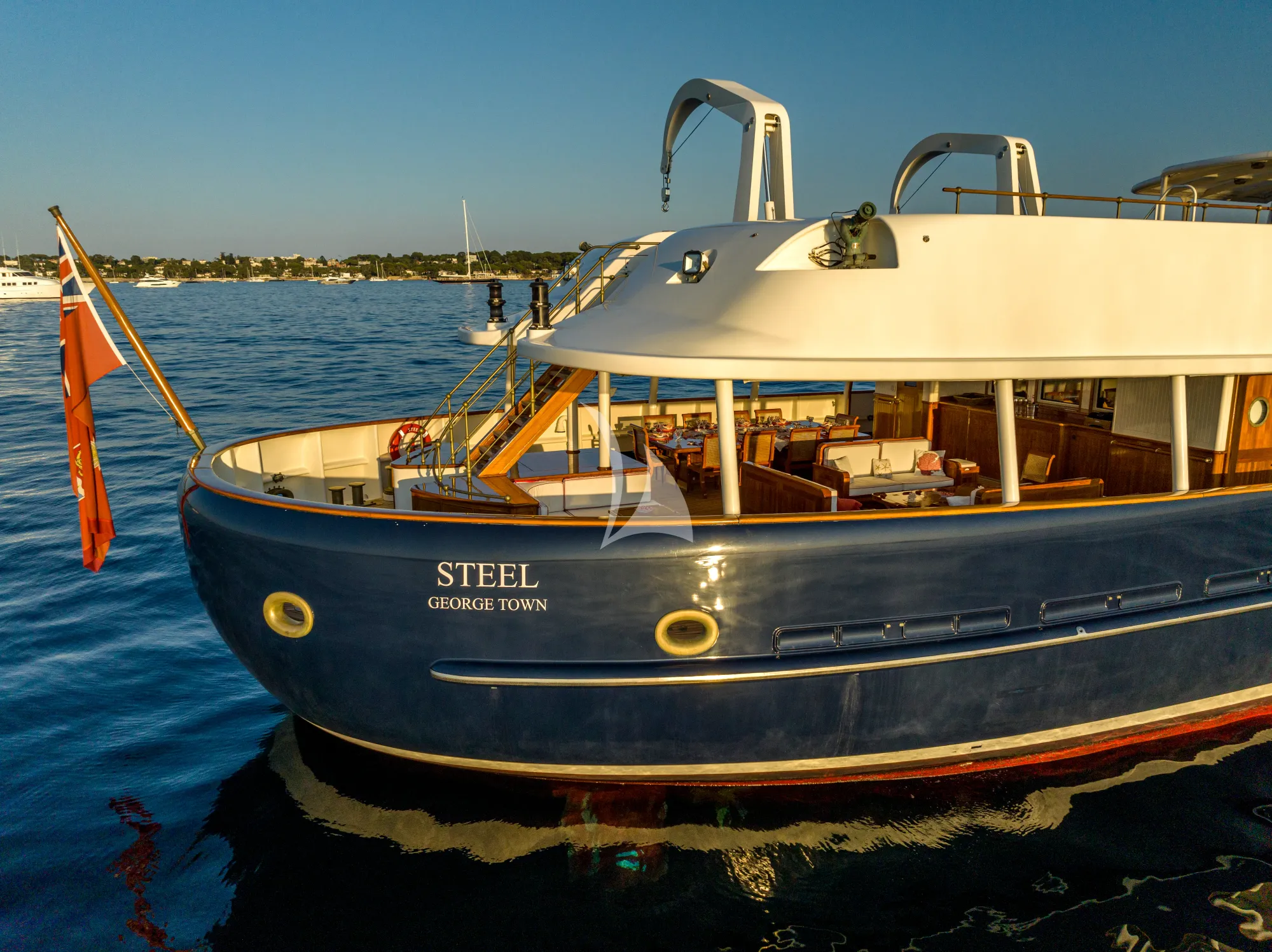 Luxury Crewed Motor Yacht STEEL photo 4