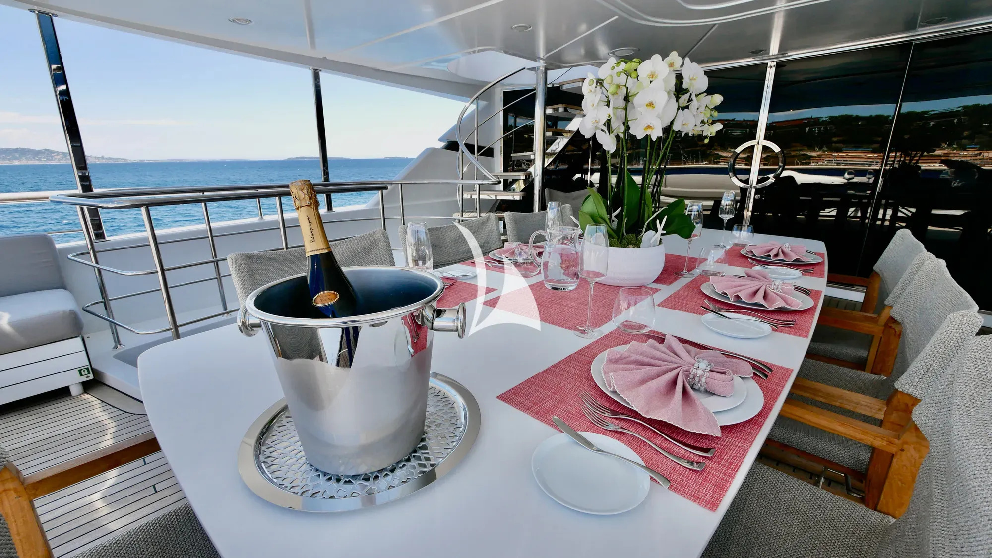 Luxury Crewed Motor Yacht SUD photo 6