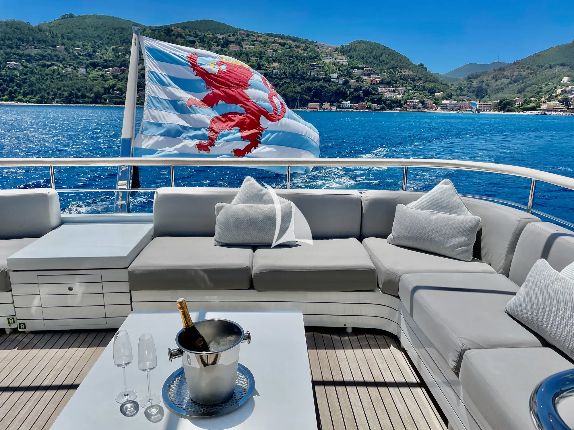 Luxury Crewed Motor Yacht SUD photo 7