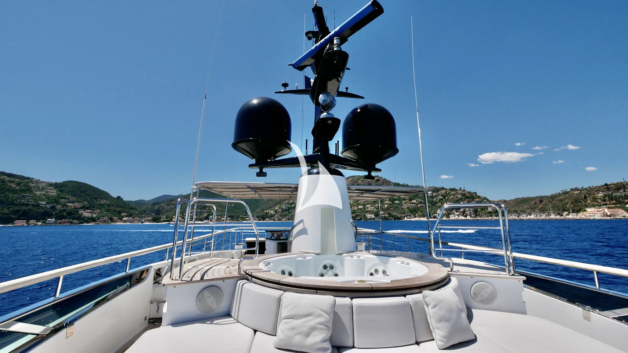 Luxury Crewed Motor Yacht SUD photo 8