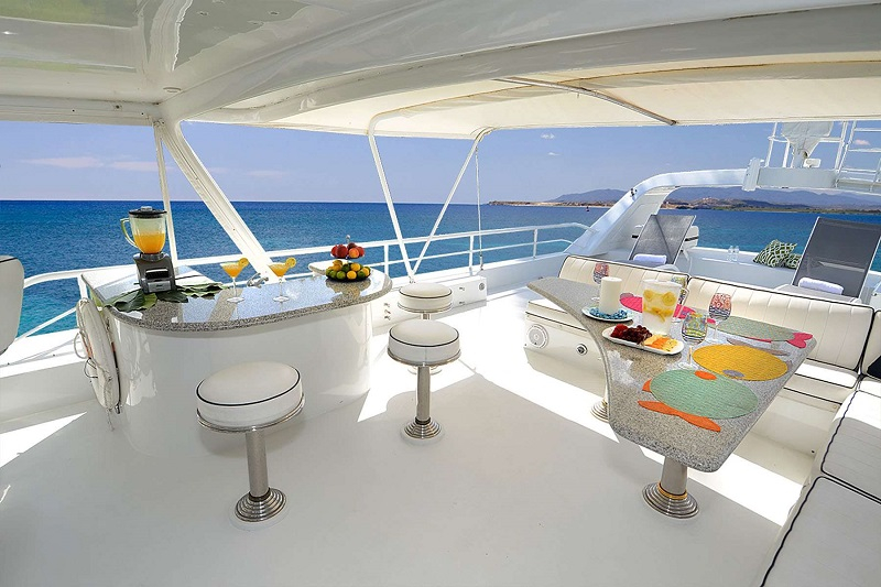 Luxury Crewed Motor Yacht SUITE LIFE photo 3