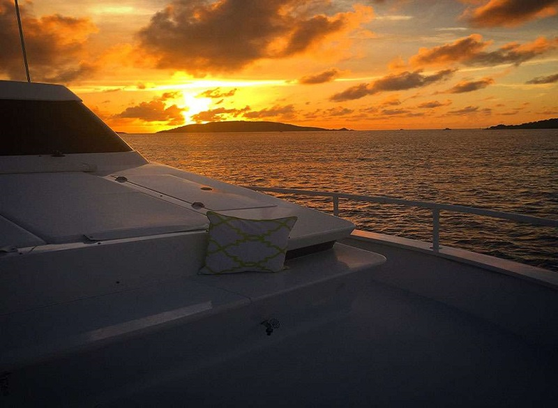 Luxury Crewed Motor Yacht SUITE LIFE photo 5