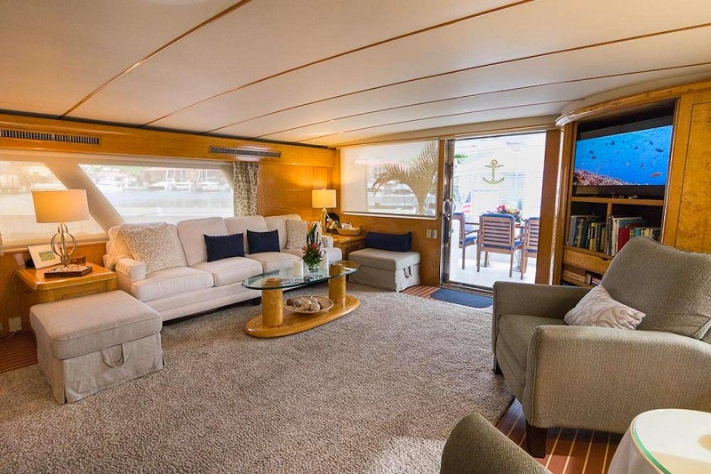 Luxury Crewed Motor Yacht SUITE LIFE photo 7